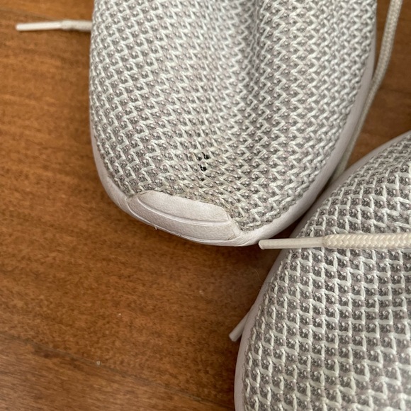 Nike Roshe One Sneaker in Light Grey/Silver - Picture 8 of 9